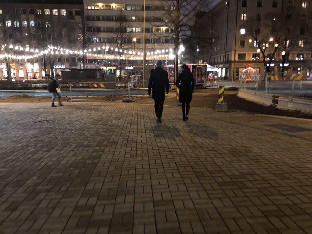 Iltanäkymä Hämeenpuiston suunnalta Tampereen keskustasta